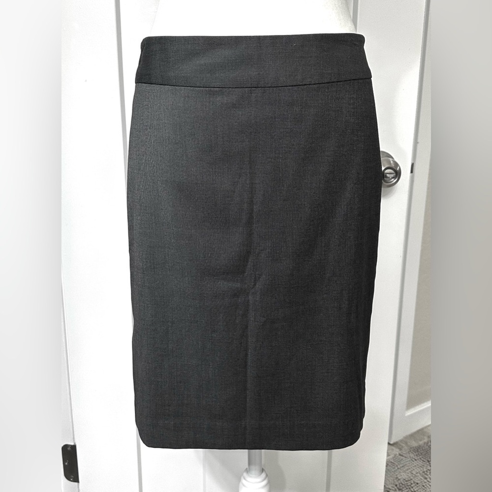 Banana Republic Charcoal Gray Pencil Skirt – Size 2P Petite